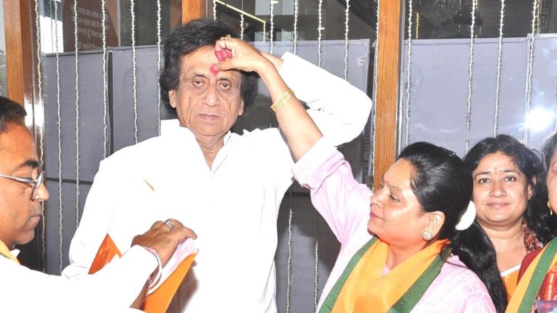 कौन हैं हरिकांत अहलूवालिया?